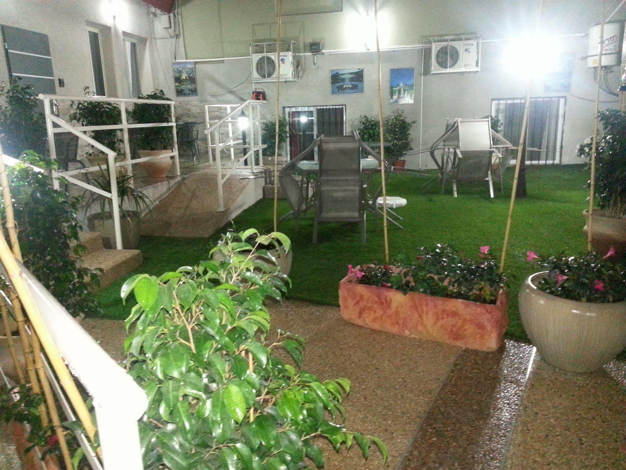 Zimmer Garden Хайфа Экстерьер фото